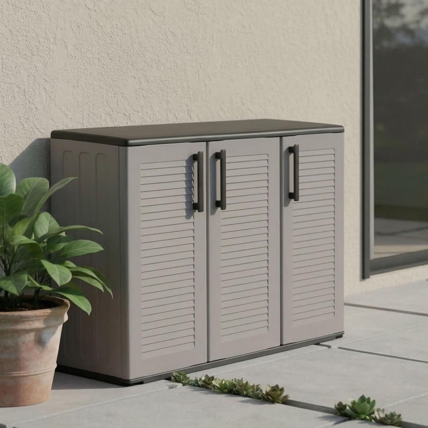 Armadio Outsunny da Giardino in di Abete Color Casetta Attrezzi Giardino con Porte a Persiana Tetto Inclinato Asfalto 2 Ripiani Capanno Porta Attrezzi 87 x 46.5 x 96.5cm Legno Legno per Esterno